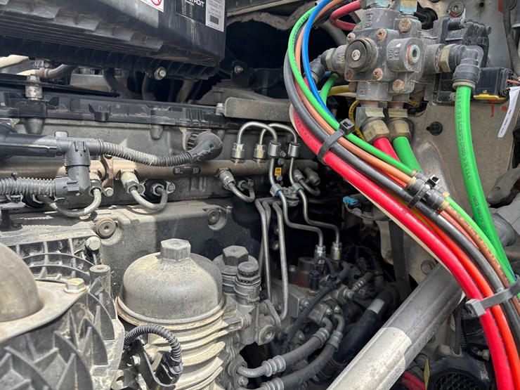 2021-freightliner-cascadia-126-image-43