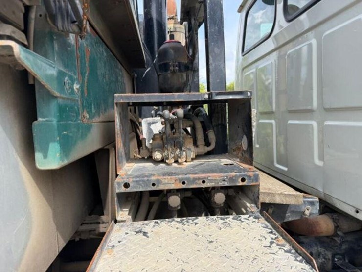 2003-sterling-lt7500-image-30