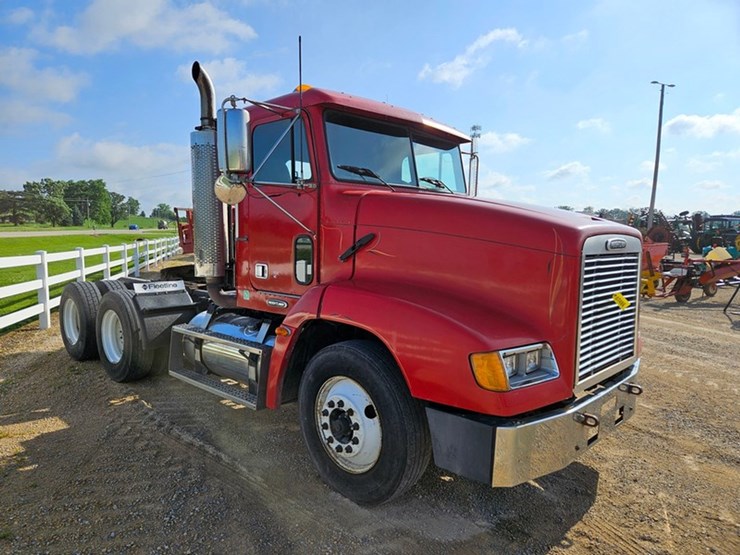 2002-freightliner-fld112-image-8