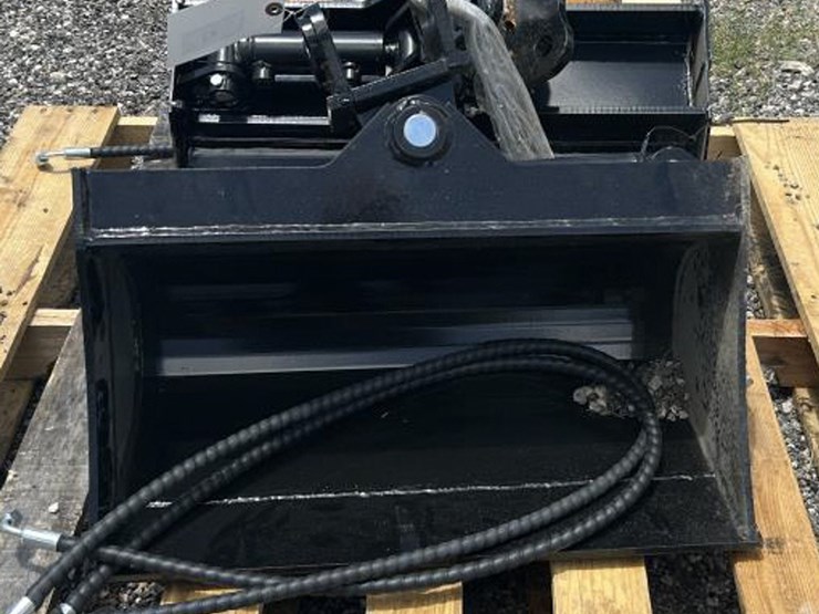 #42-•-24"-mini-excavator-hydraulic-tilting-bucket-image-2