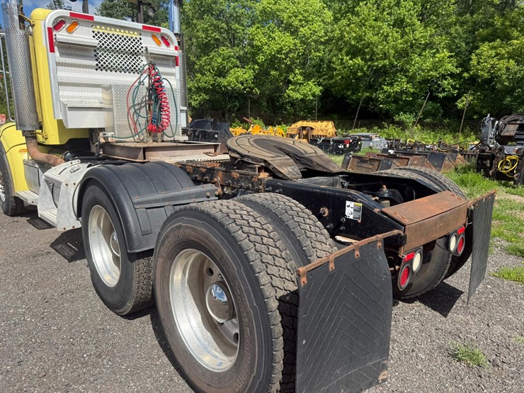 #1362-•-2010-peterbilt-day-cab-truck-tractor-image-55