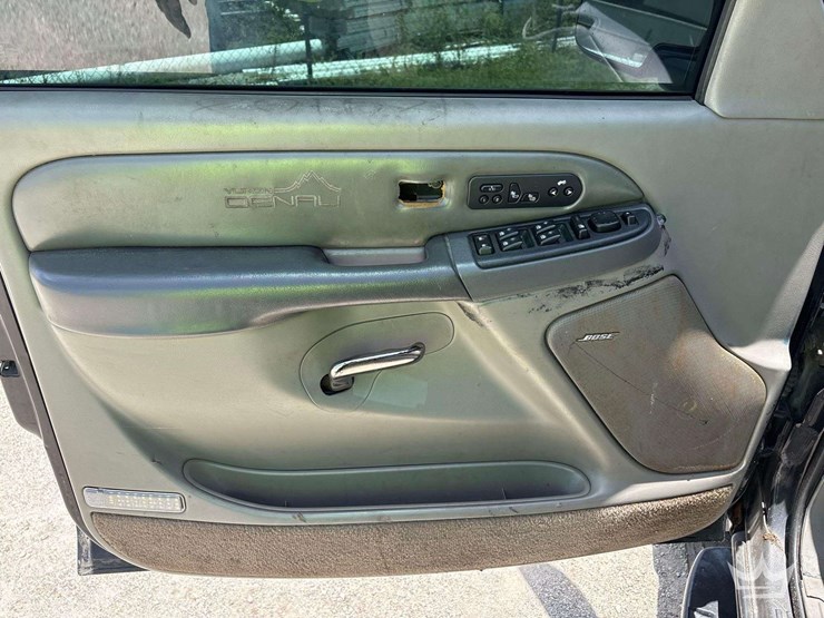 2003-gmc-yukon-denali-image-13