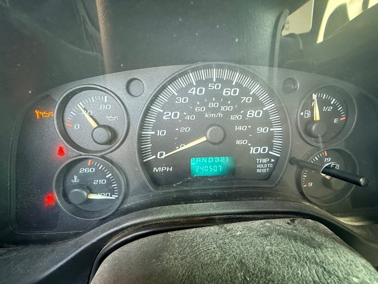 2004-chevrolet-3500-image-38