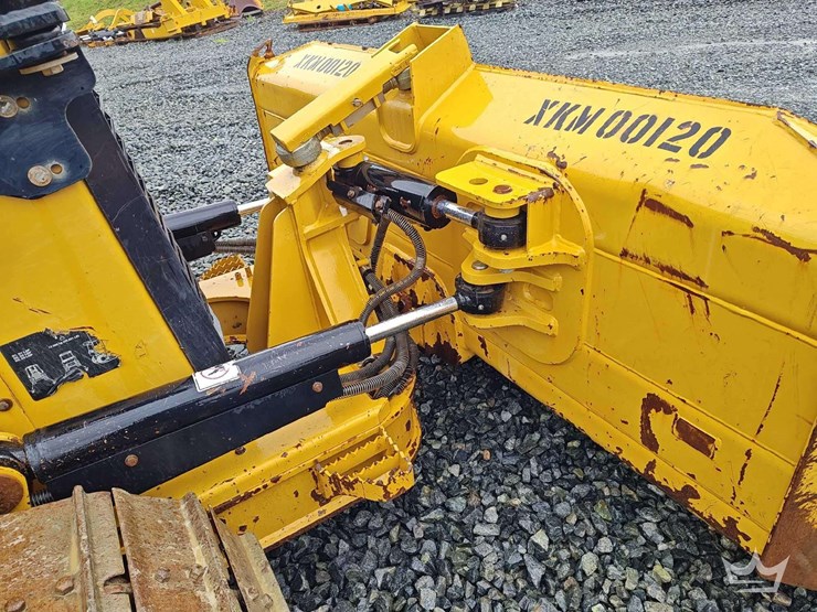 2020-caterpillar-d2-image-32