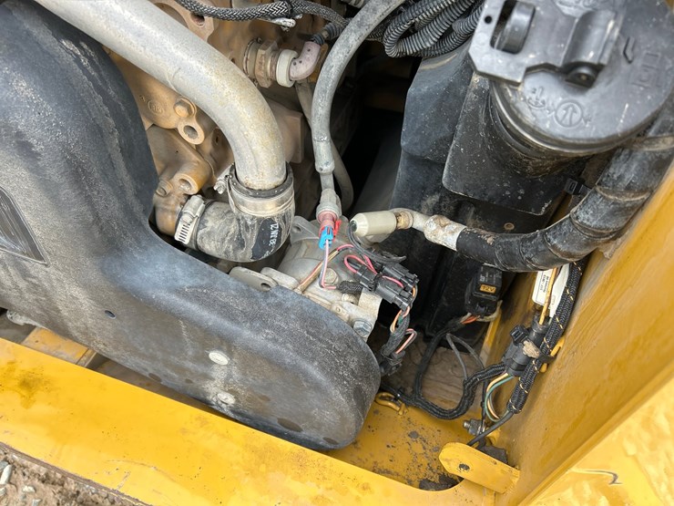 2022-caterpillar-262d3-image-36
