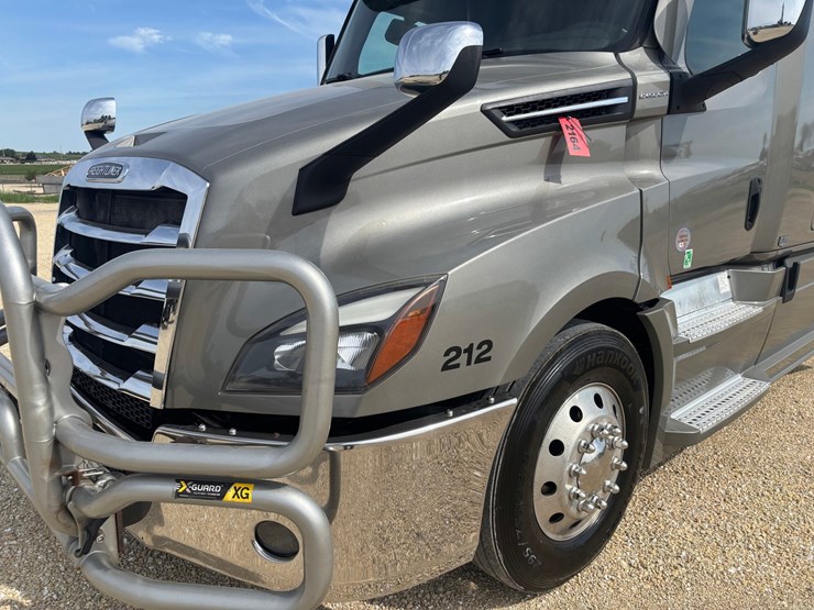 #2164-•-2022-freightliner-cascadia-pt126slp-sleeper-cab-truck-tractor-image-7