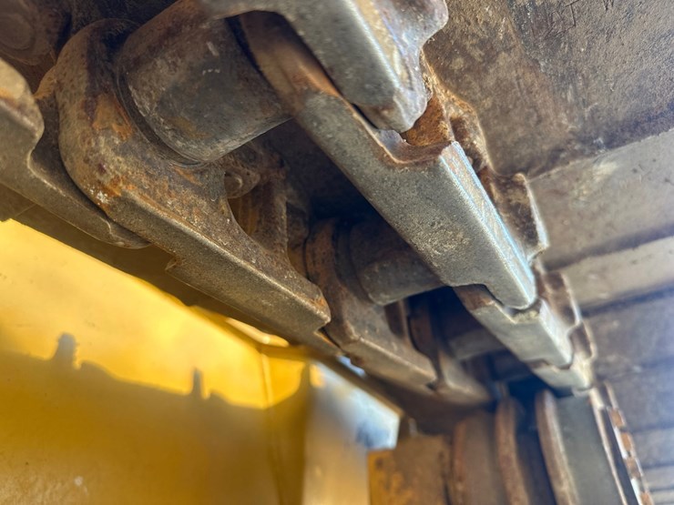 2004-caterpillar-d3g-xl-image-50