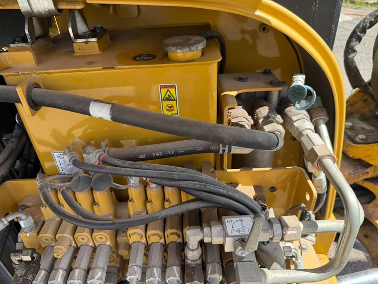 caterpillar-305.5e2-image-37