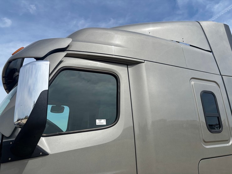 #2164-•-2022-freightliner-cascadia-pt126slp-sleeper-cab-truck-tractor-image-11