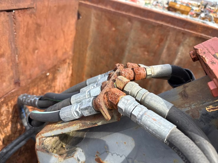 #60835-•-1991-volvo-/-gm-white-tandem-axle-storm-truck-image-59