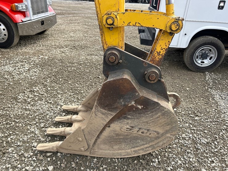komatsu-pc130-11-image-10