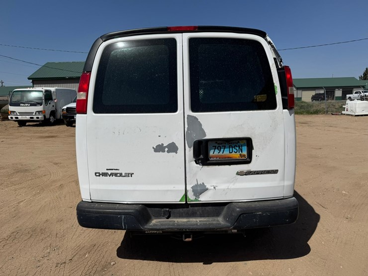 2004-chevrolet-3500-image-4