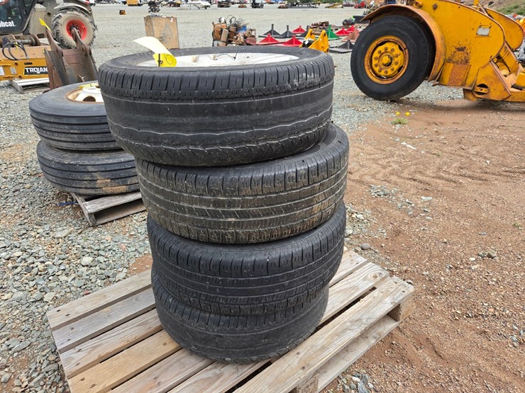 #6035-•-(4)-douglas-performance-225/55r17-tires-w/-aluminum-rims-image-2