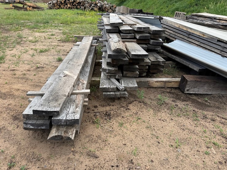 #1762-•-rough-sawn-oak-lumber-image-3