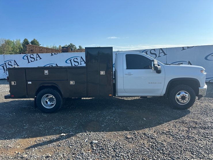 2020-chevrolet-3500-image-6