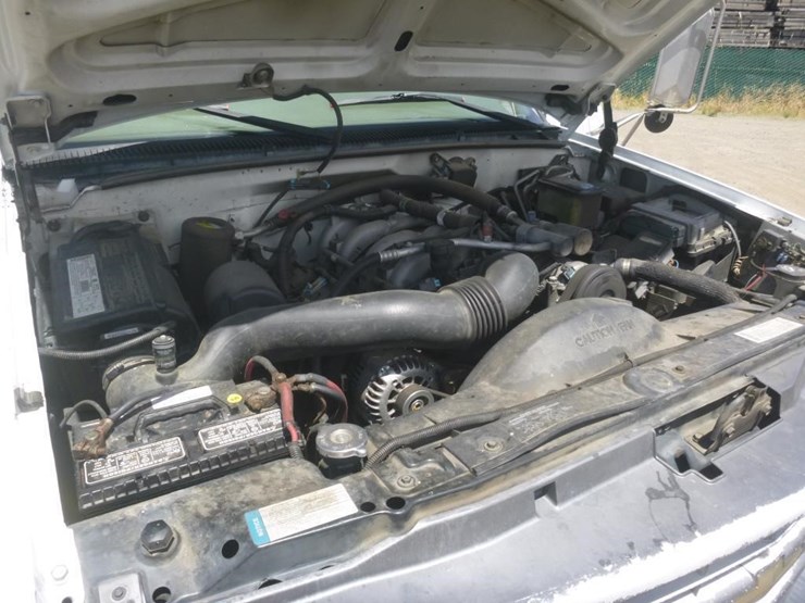 2002-chevrolet-3500-image-14