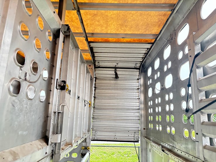 2017-eby-livestock-trailer-image-42