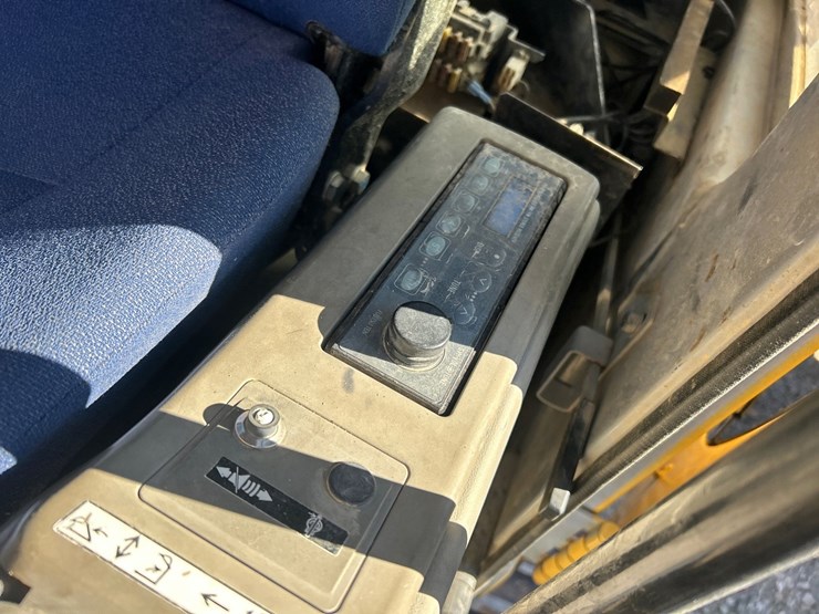 2000-deere-200-lc-image-68