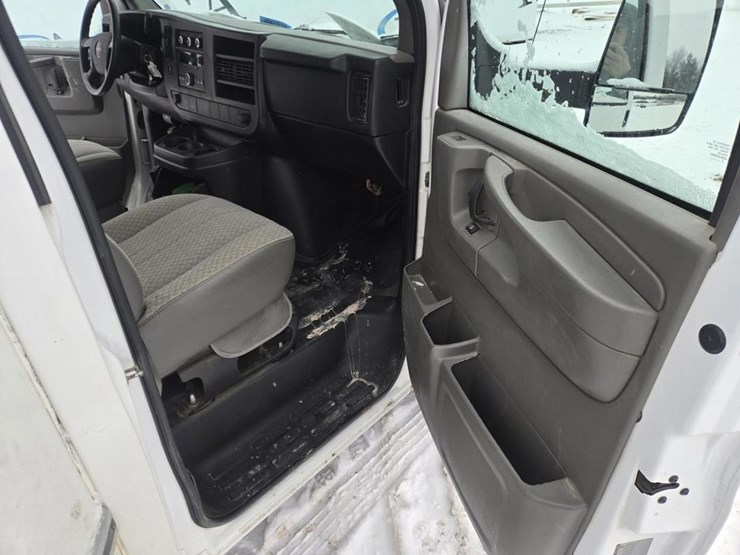#60861-•-2014-gmc-4500-box-truck-image-33