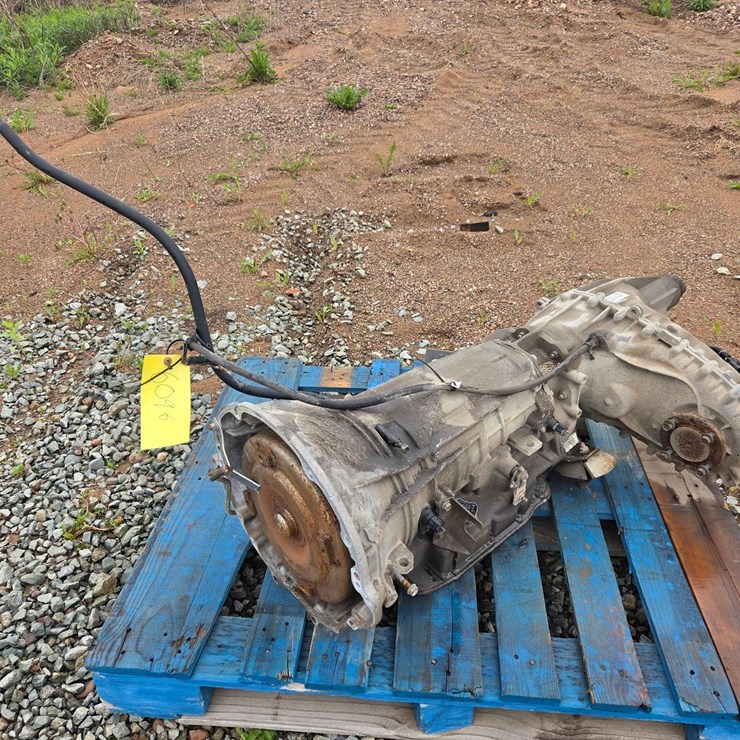 #6096 • Transmission W/ Transfer Case