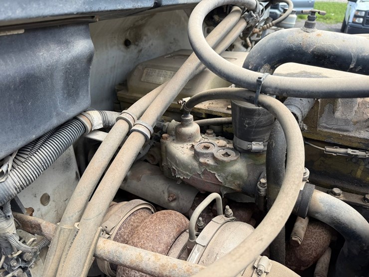 #1361-•-1995-freightliner-fuel-truck-image-31