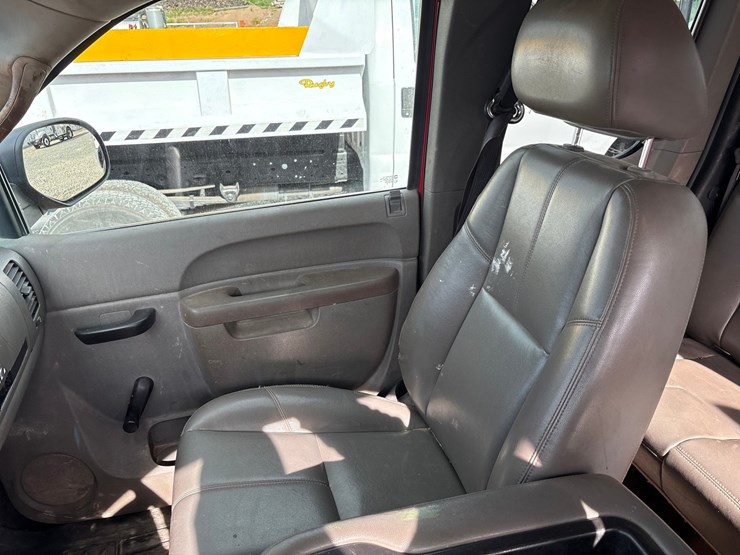2012-chevrolet-1500-image-30