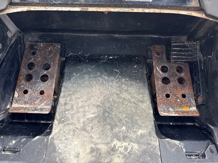 2020-bobcat-t740-image-37