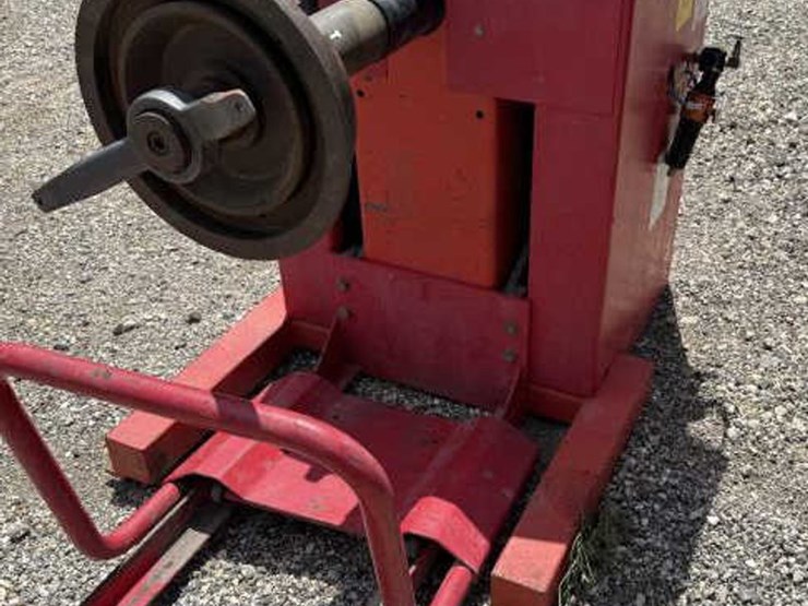 #63-•-cemb-c-211-tire-balancer-machine-image-11