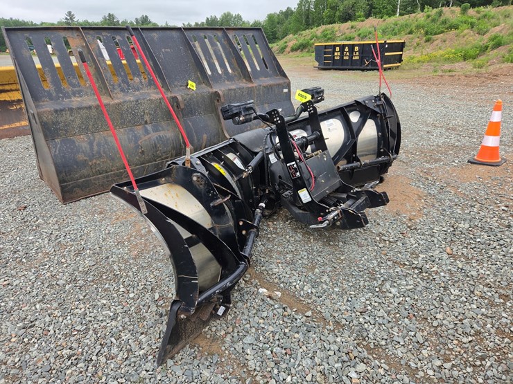#6360-•-approx.-110"-boss-smartshield-ss-v-xt-snow-plow-image-2