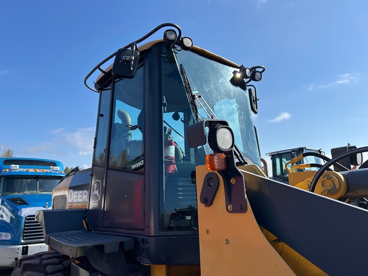 2012-deere-624k-image-66