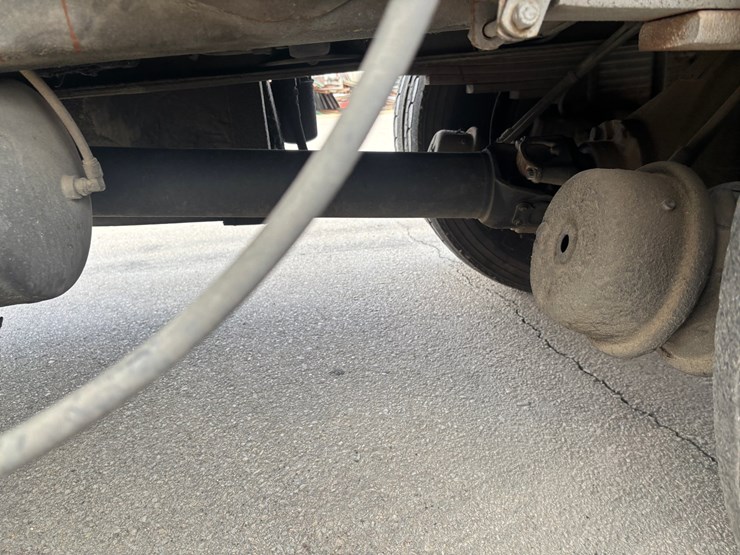 2005-gmc-t7500-image-85