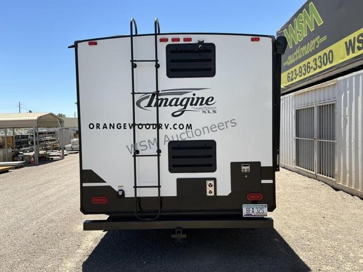 2021-grand-design-imagine-camp-trailer-image-6