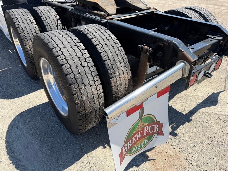 2018-kenworth-t680-image-17
