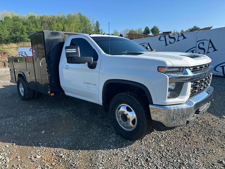 2020-chevrolet-3500-image-7