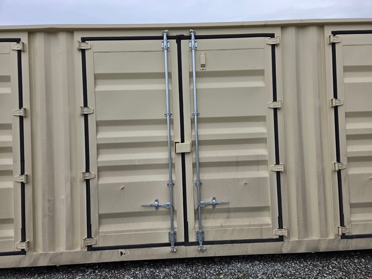 #5056-•-40'-(5)-door-shipping-container-image-11