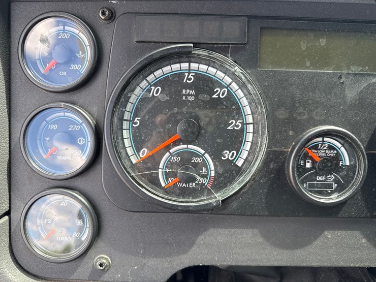 #60944-•-2016-freightliner-125-sleeper-cab-truck-tractor-image-78
