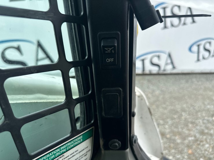 2020-bobcat-t740-image-33