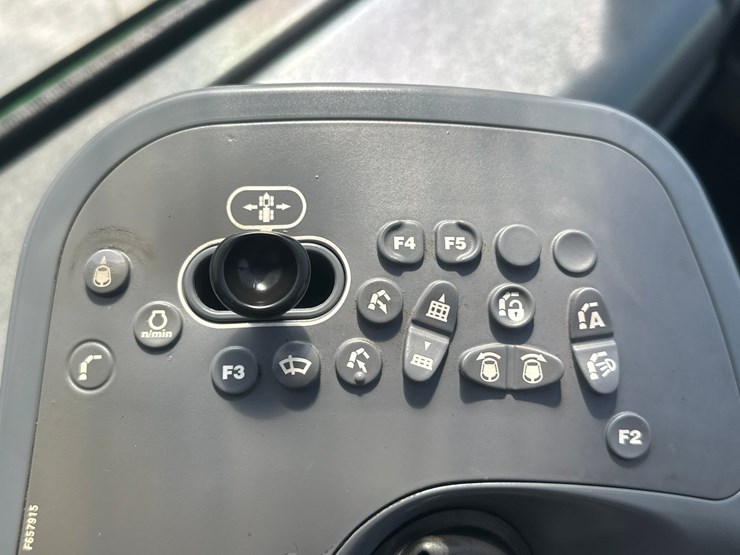 deere-1110e-image-76