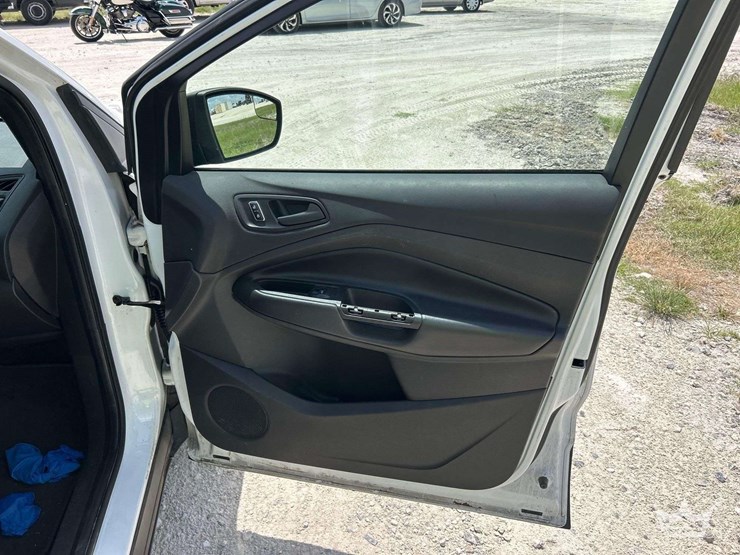 2015-ford-escape-image-17