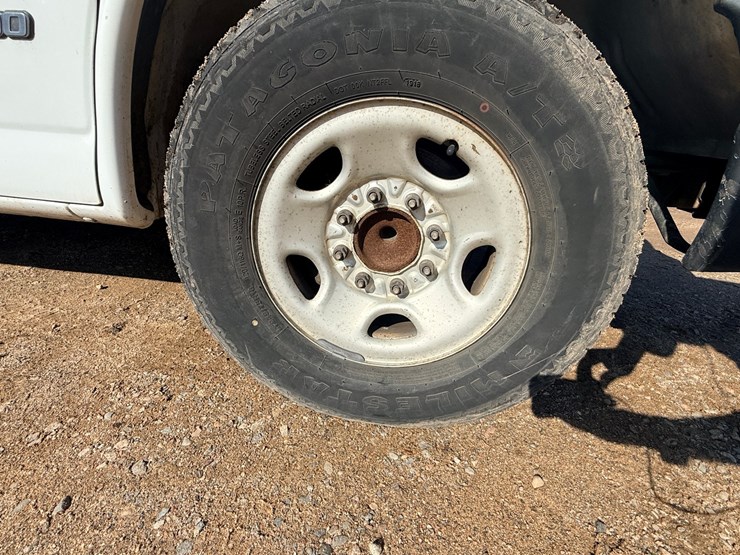 2004-chevrolet-3500-image-47