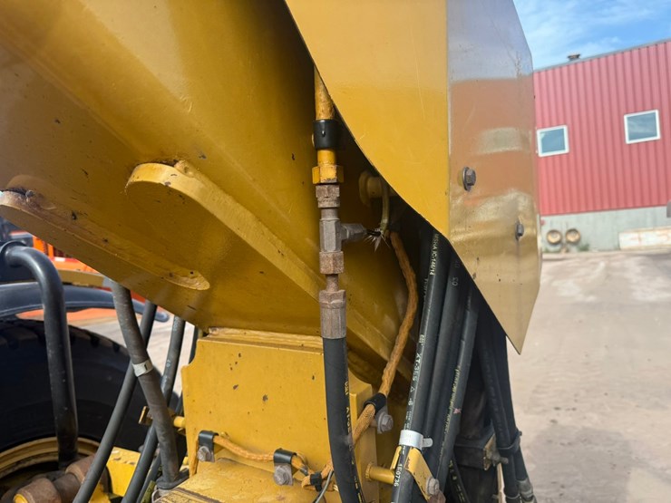 caterpillar-160m-image-67
