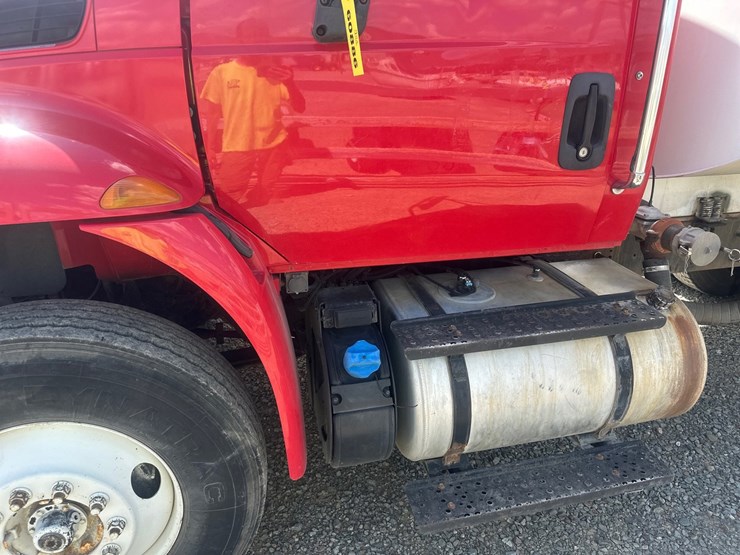 2015-international-durastar-4400-image-14