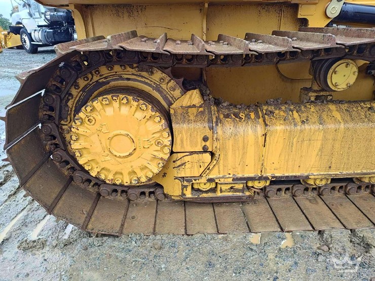 2020-caterpillar-d1-image-34