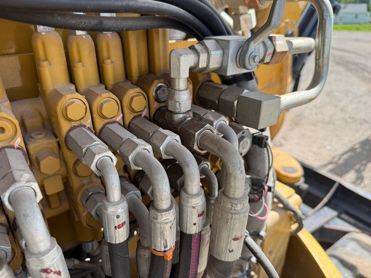 caterpillar-305.5e2-image-35