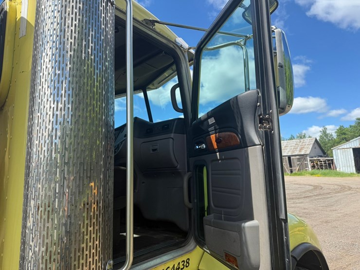 #1362-•-2010-peterbilt-day-cab-truck-tractor-image-91