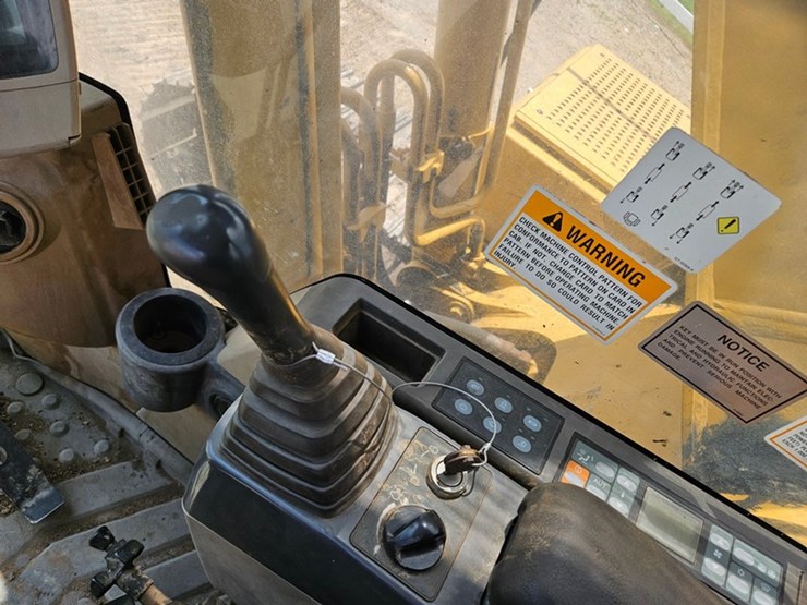 caterpillar-320c-image-54