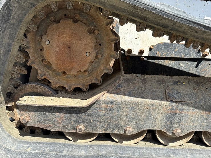2020-bobcat-t740-image-51