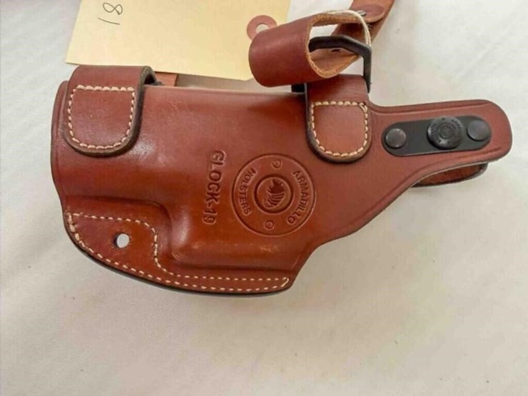 leather-shoulder-holster-image-5
