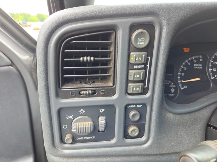 2002-gmc-1500hd-image-138