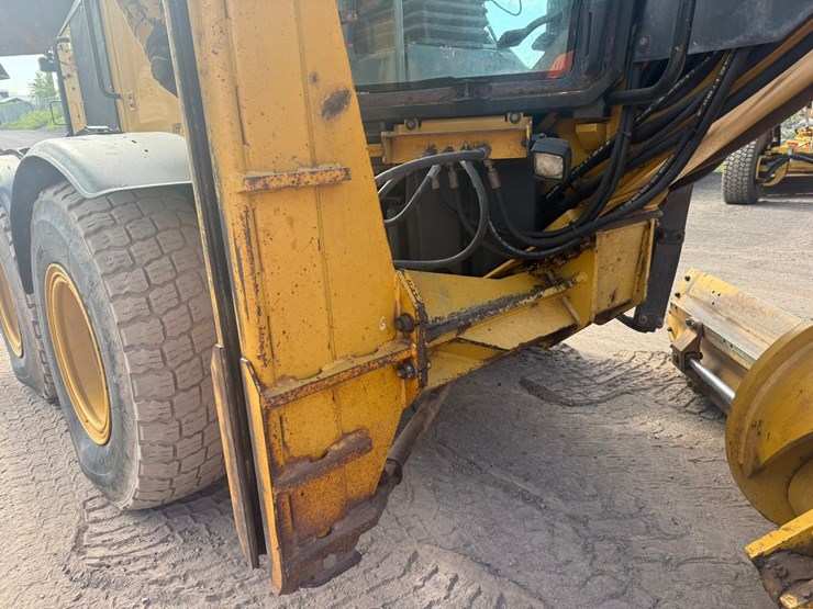 caterpillar-160m-image-40